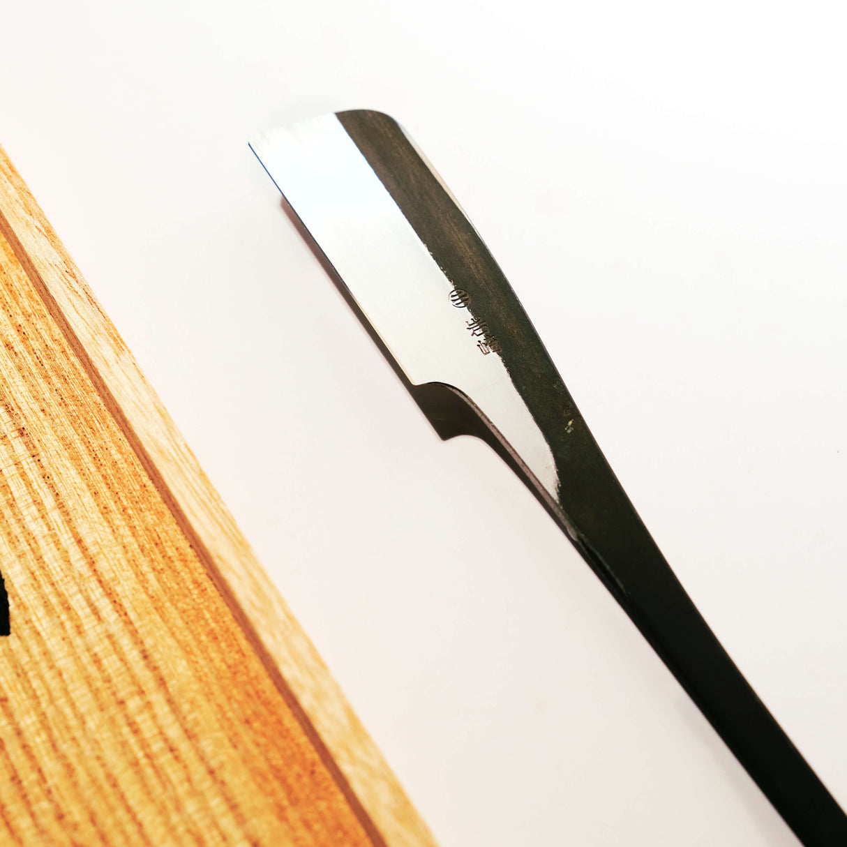 Japanese Razor from the Sanjo Seisakusho Workshop - Iwasaki Kamisori
