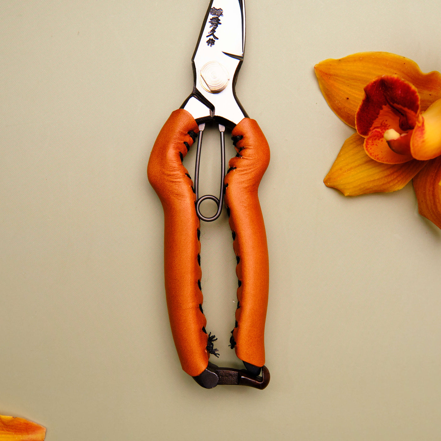 Handmade Japanese Tan Leather Handled Flower Snips - 190mm
