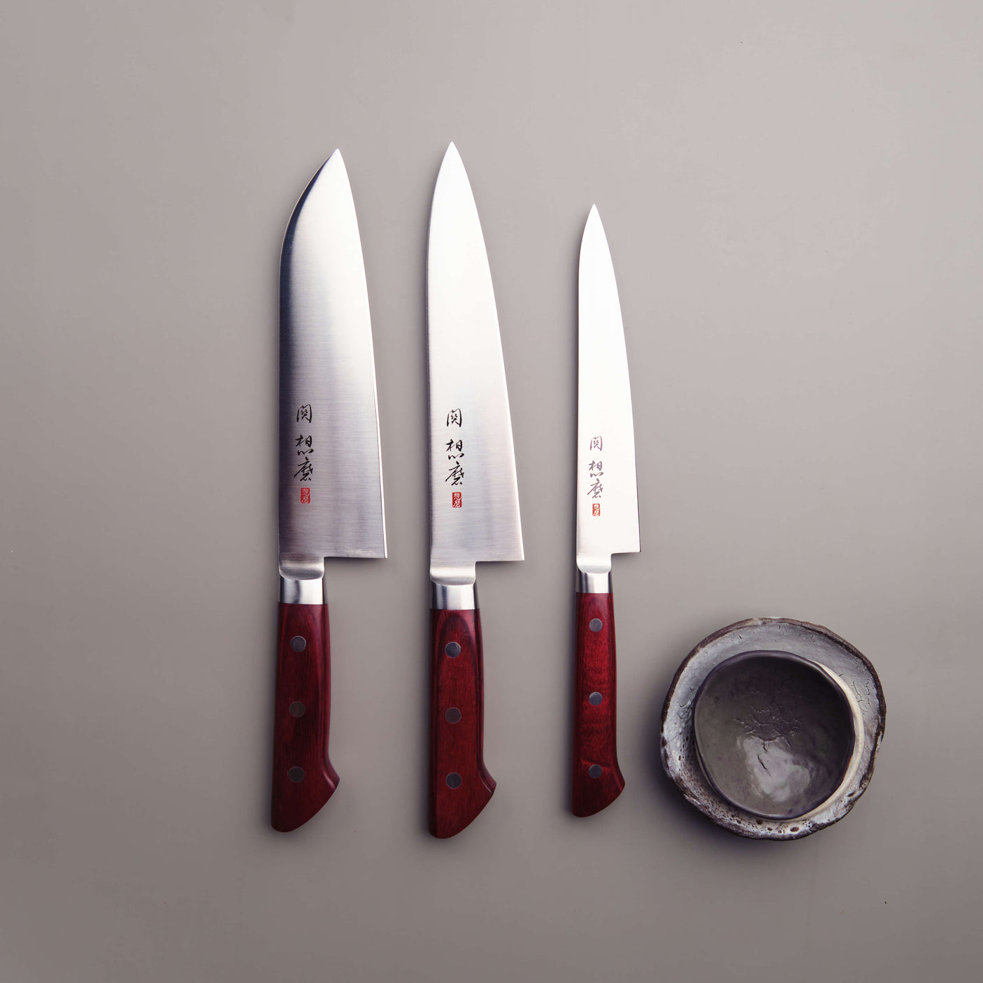 Seki Souma Santoku Knife with Red Handle - 180mm