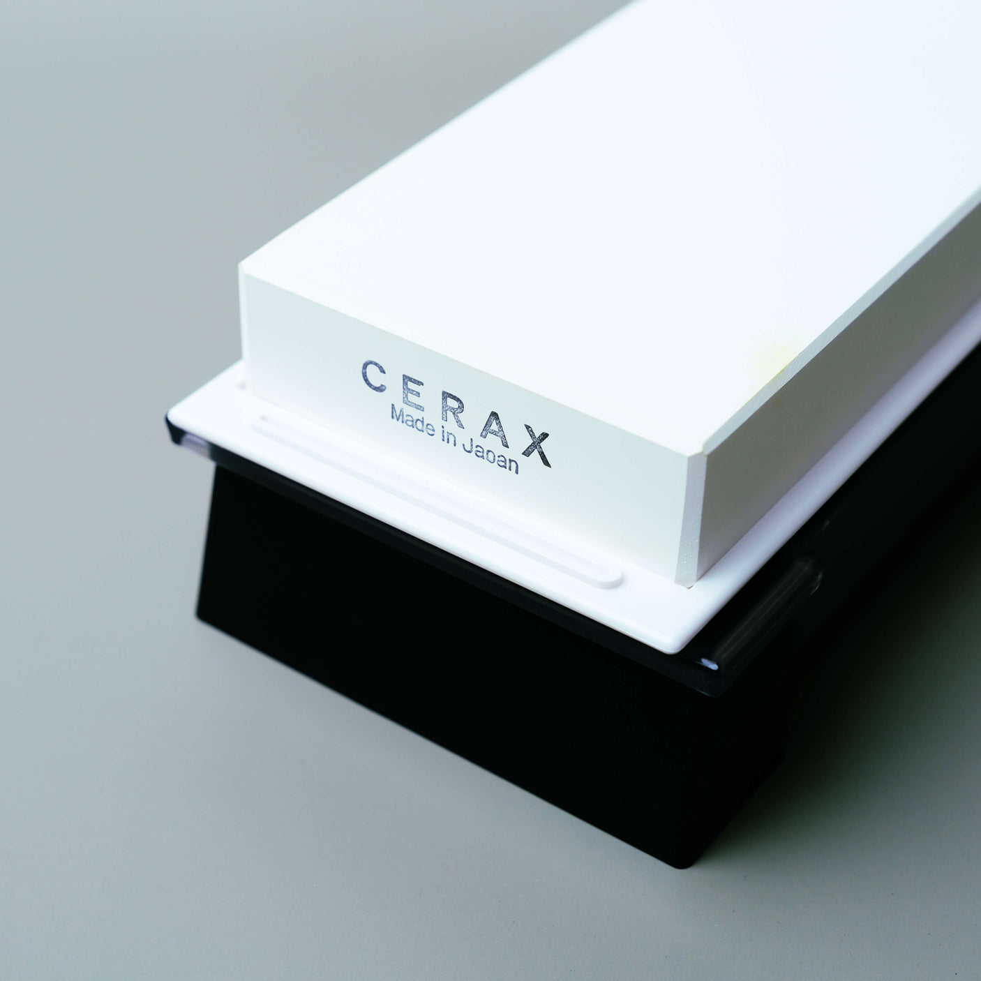 Suehiro Japanese Whetstone - New Cerax #8000 Grit (CR-8000-W Large)