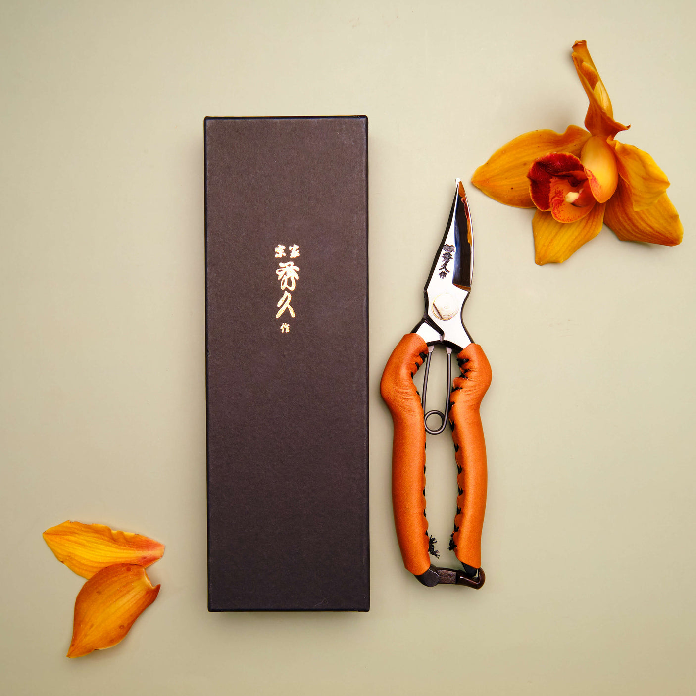 Handmade Japanese Tan Leather Handled Flower Snips - 190mm