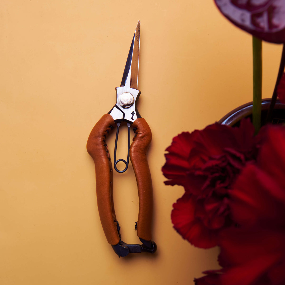 Handmade Japanese Tan Leather Curved Handled Snips - 190mm