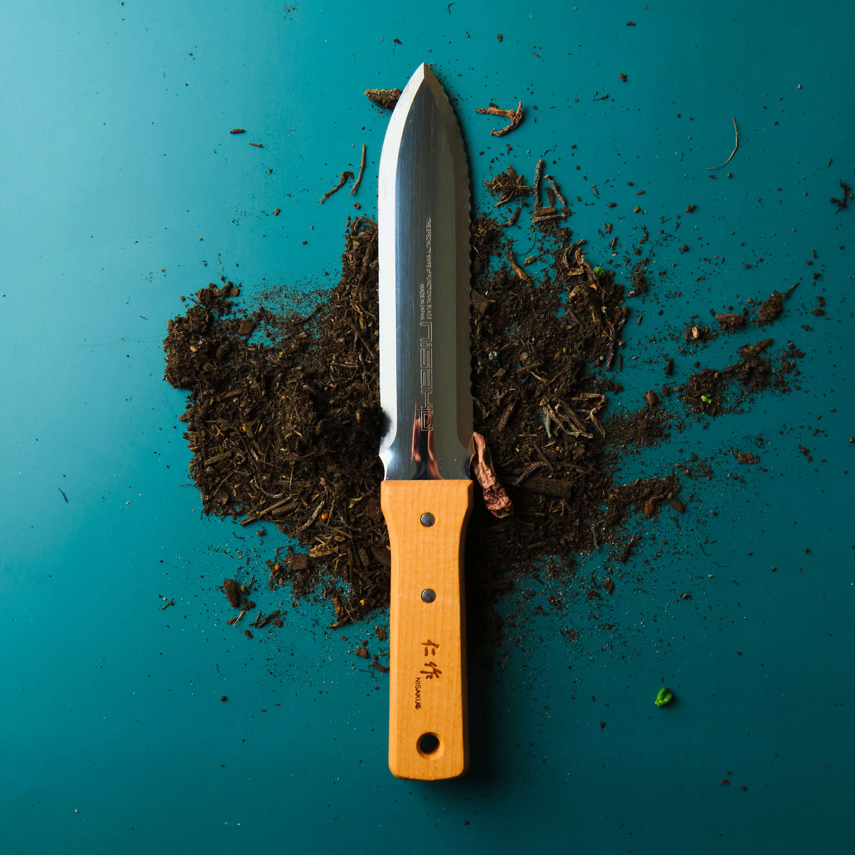 Nisaku Hori Hori Japanese stainless steel garden knife with wooden handle and vinyl sheath