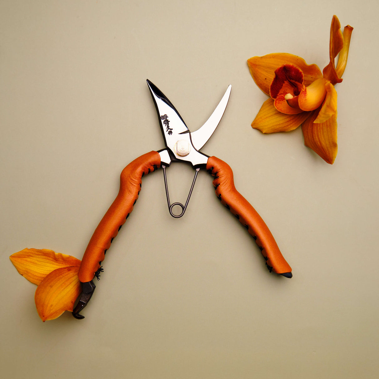 Handmade Japanese Tan Leather Handled Flower Snips - 190mm