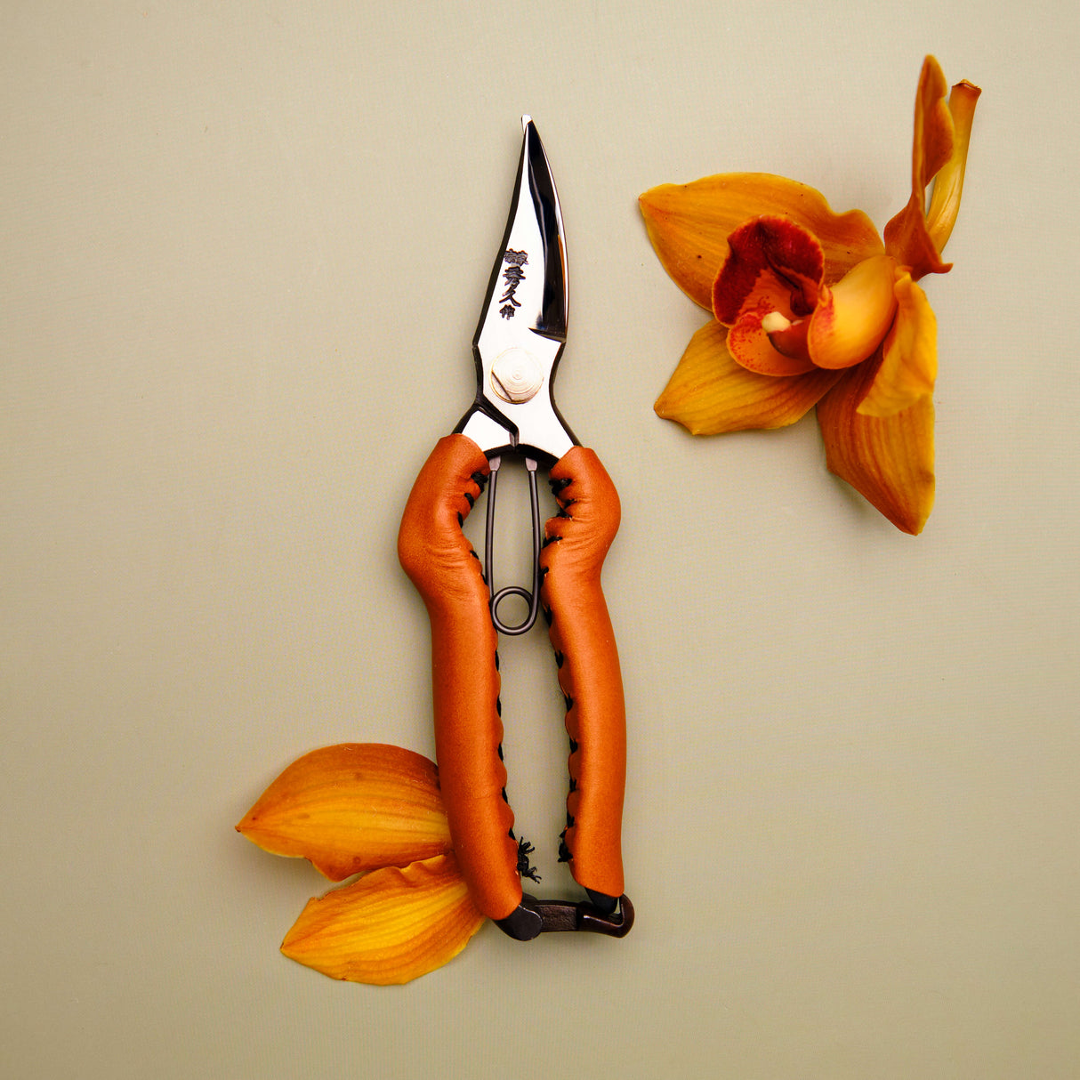 Handmade Japanese Tan Leather Handled Flower Snips - 190mm