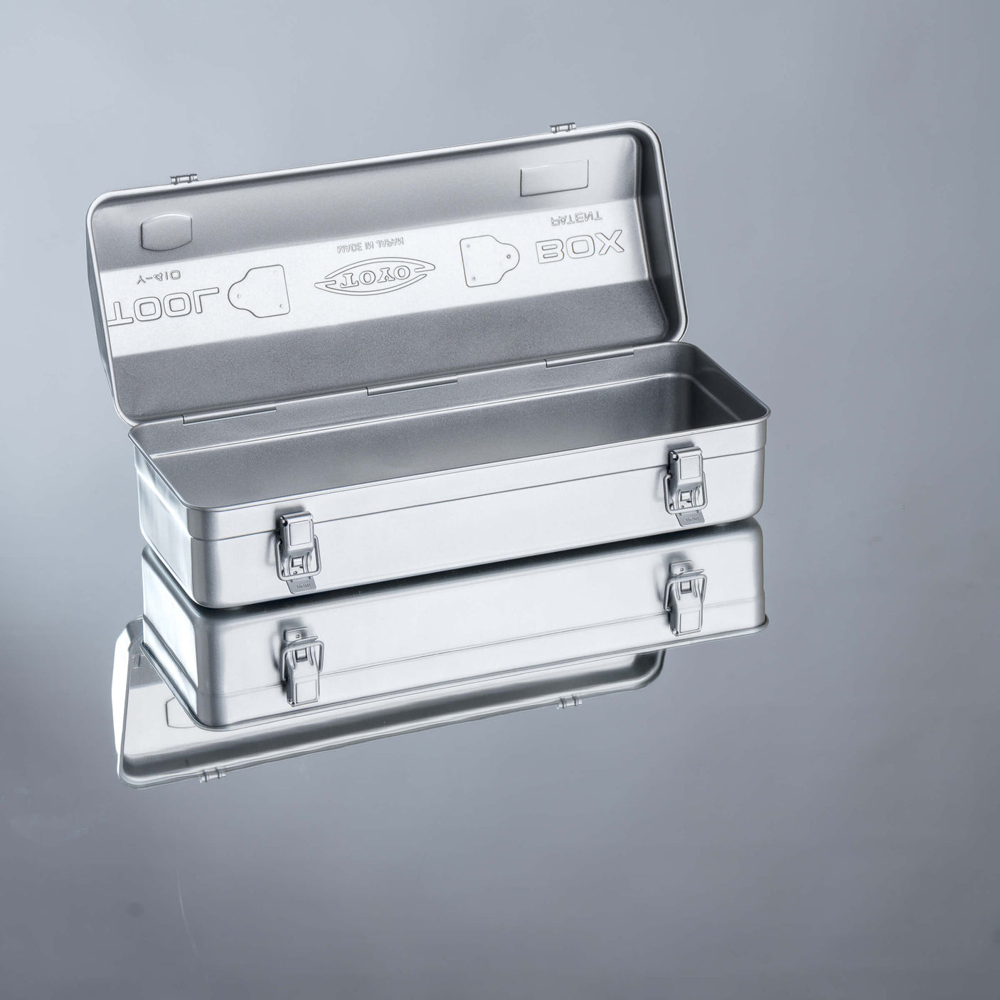 TOYO Camber-top Toolbox Y-410 SV (Silver)