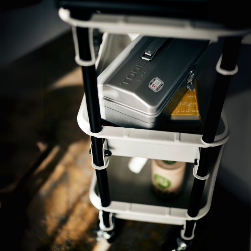 Toyo TWR tool wagon trays holding a Toyo toolbox