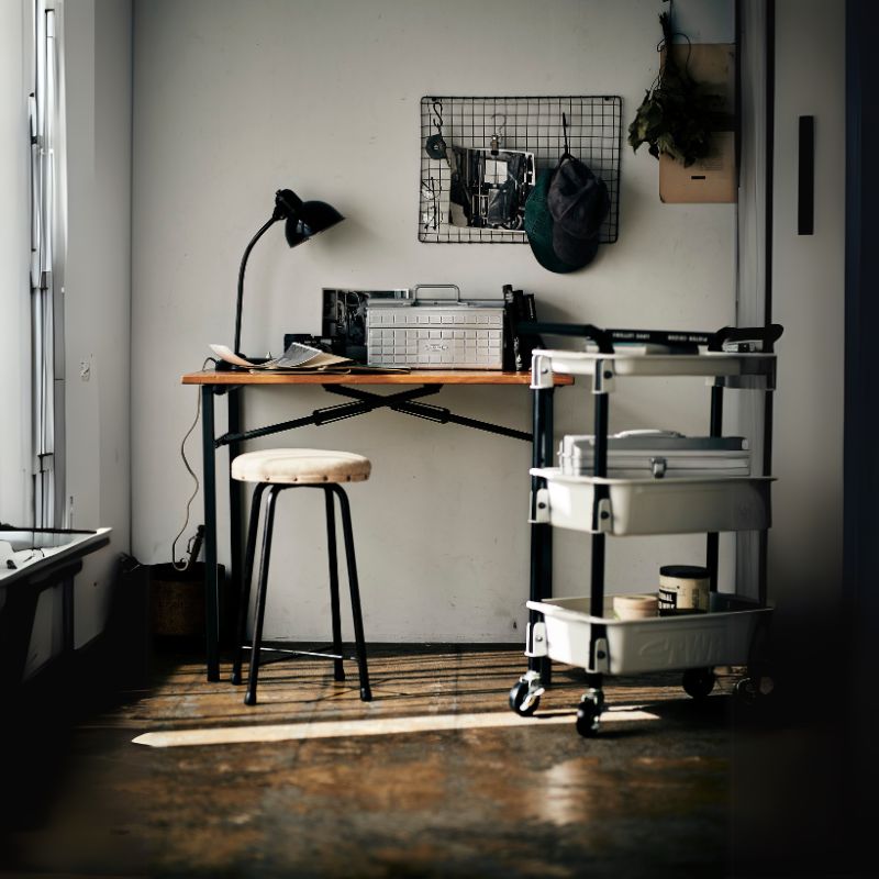 Toyo TWR tool wagon in white beside a workbench